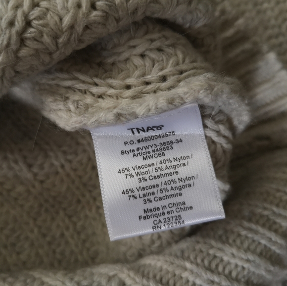 TNA Sweater - Picture 3 of 3